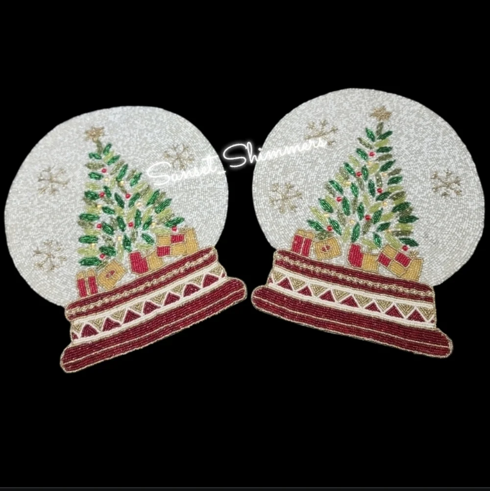 2 Nicole Miller Jeweled Beaded Christmas Tree Snowglobe Placemats Chargers Set